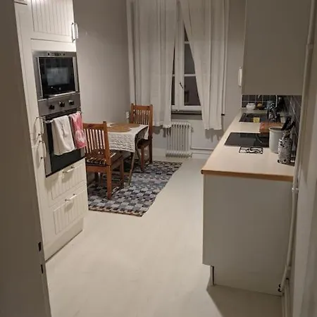 Apartment Charmig Vaning Pa Gamla Vaester