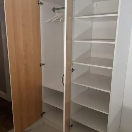 Lägenhet Charmig Vaning Pa Gamla Vaester